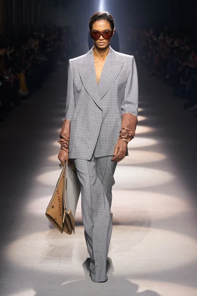 Look 17